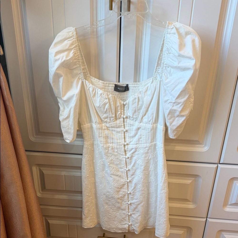 Astr White Button-Down Puff Sleeve Top